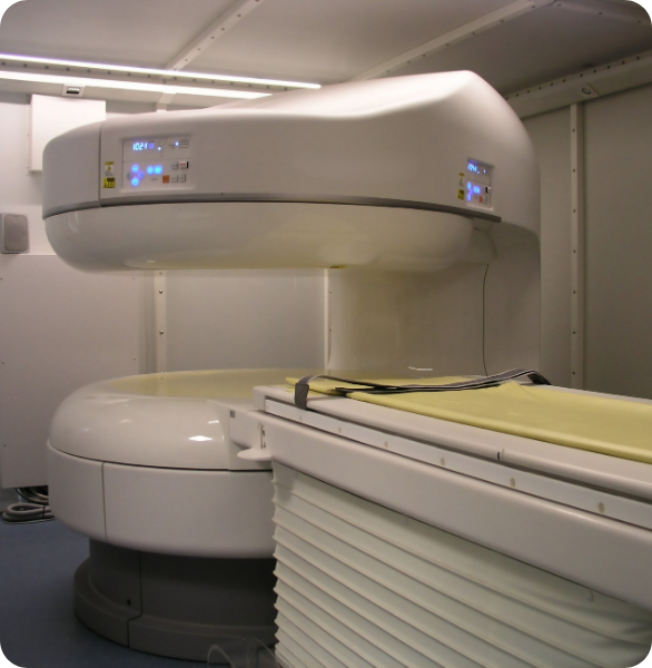 Esame diagnostico con risonanza magnetica per lo studio di encefalo e midollo spinale